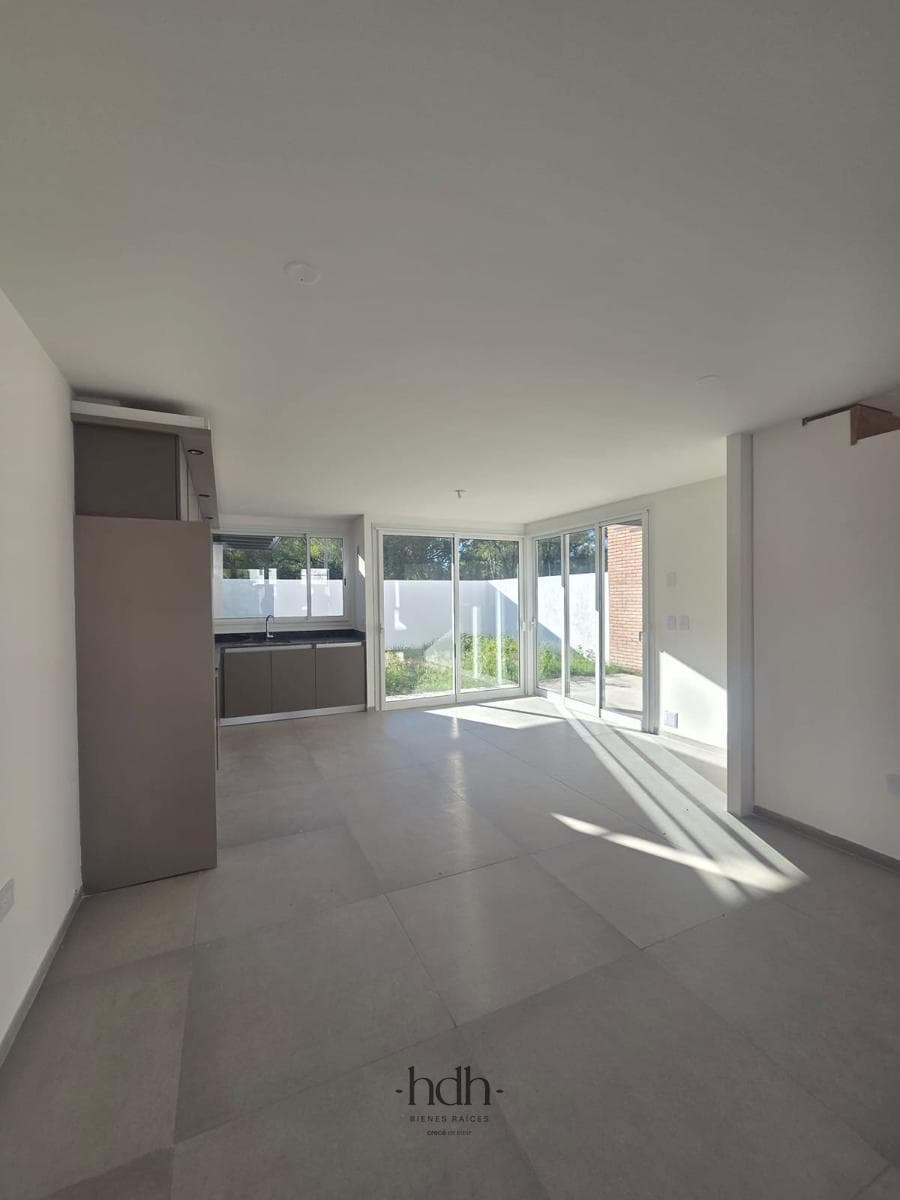 House for rent in Housing Las Veras: 3-bedroom, 2-bathroom duplex with a patio in Valle Escondido