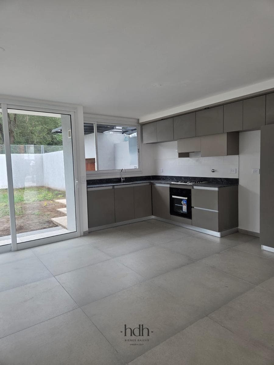 House for rent in Housing Las Veras: 3-bedroom, 2-bathroom duplex with a patio in Valle Escondido