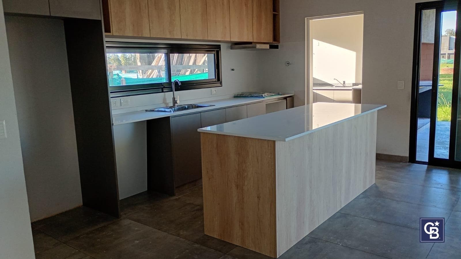 Brand-new 5-room single-story house for sale with financing available in Santa Sofía, Pilar del Este