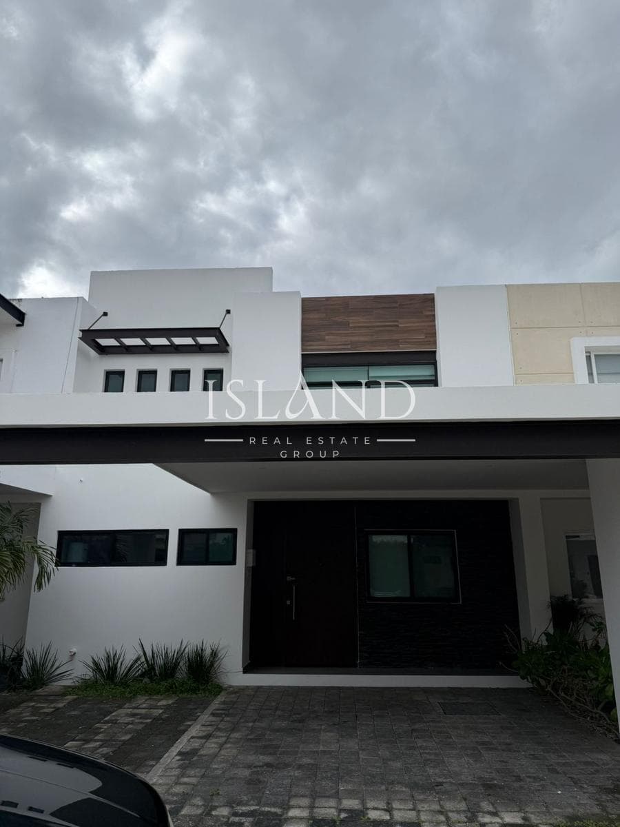 CASA EN VENTA EN CANCÚN, SUPERMANZANA 330