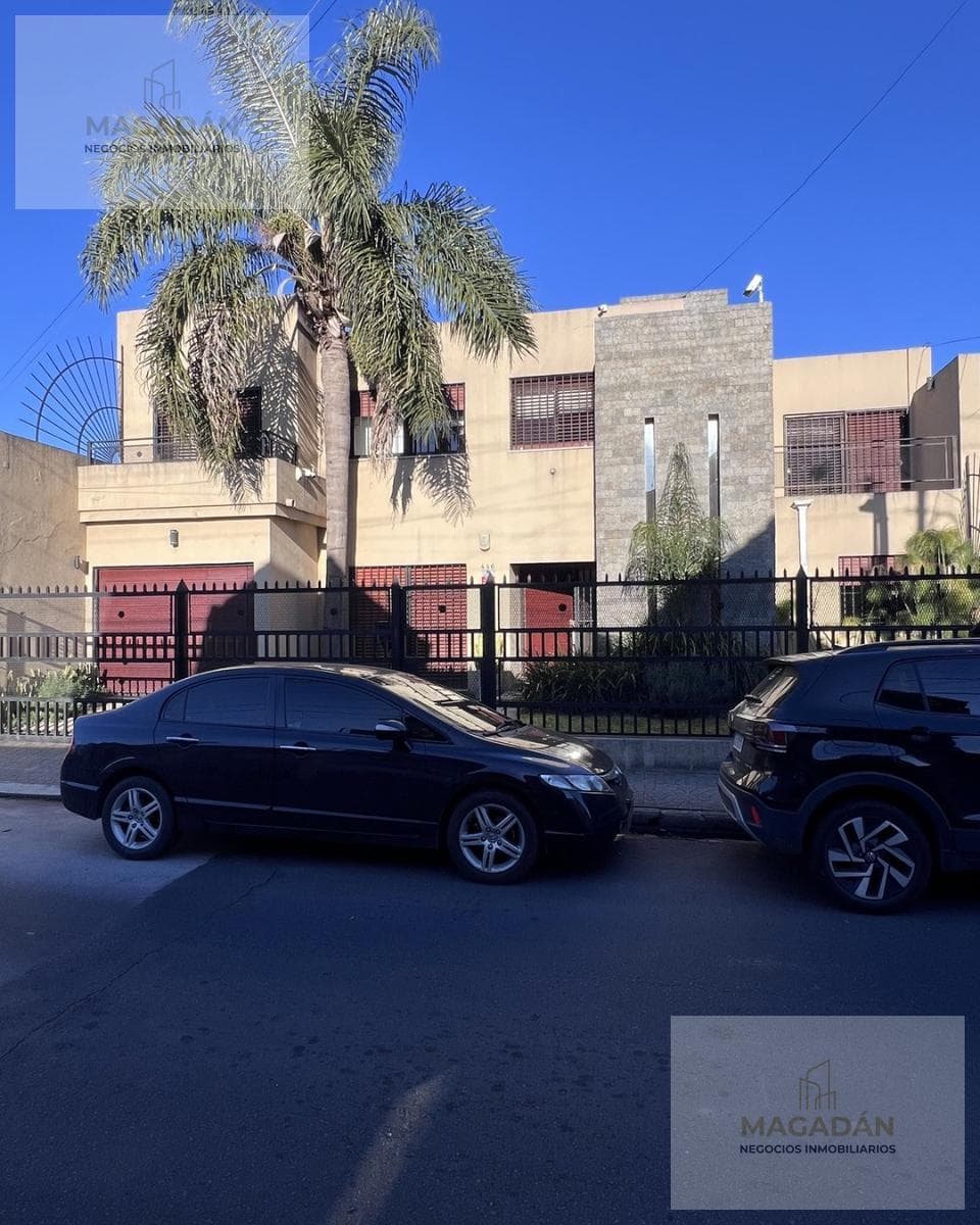 For Sale - House - 6 Rooms with Garage - Ramos Mejía - TRADE-INS ACCEPTED - MORTGAGE AVAILABLE