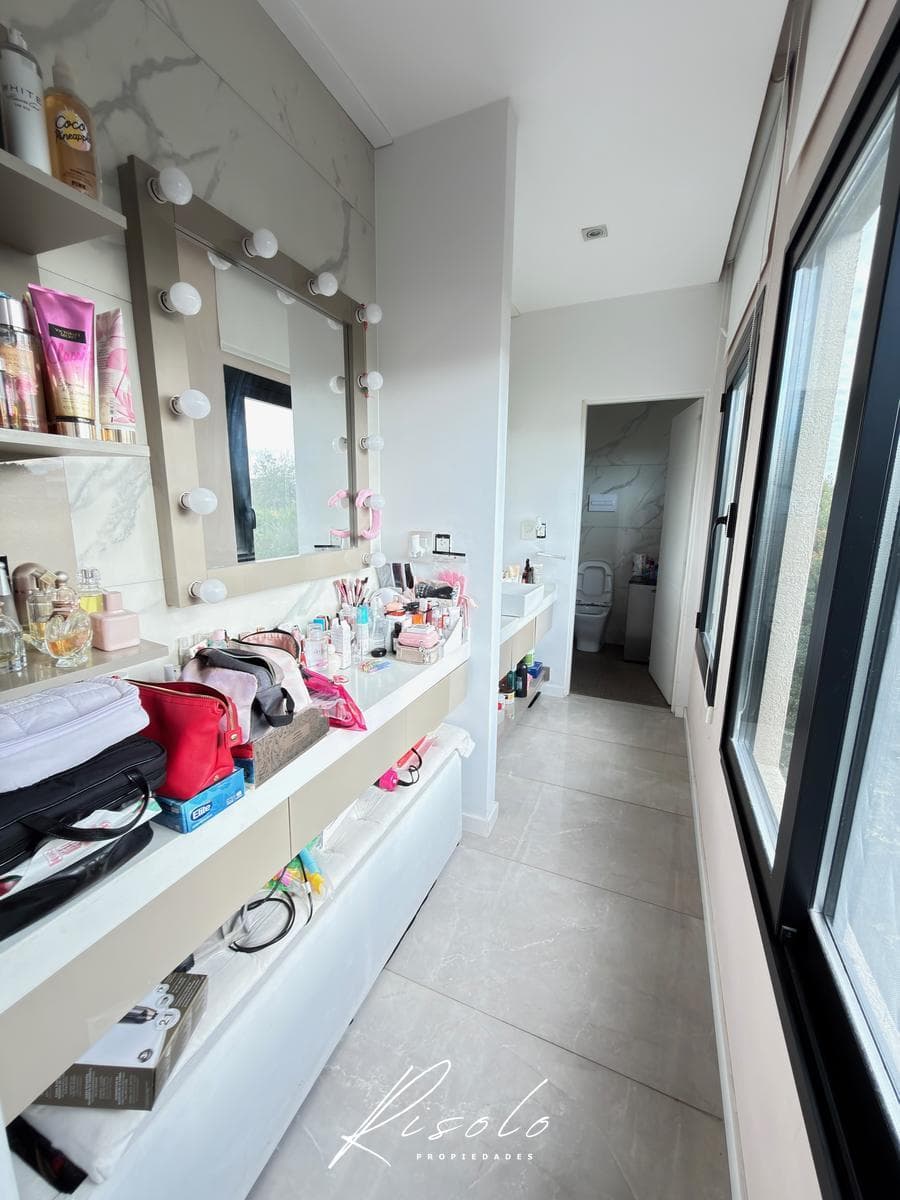 Apartment Exchange, Vehicles, Financing. House for Sale or Rent. Pool. Gated Community, Escobar