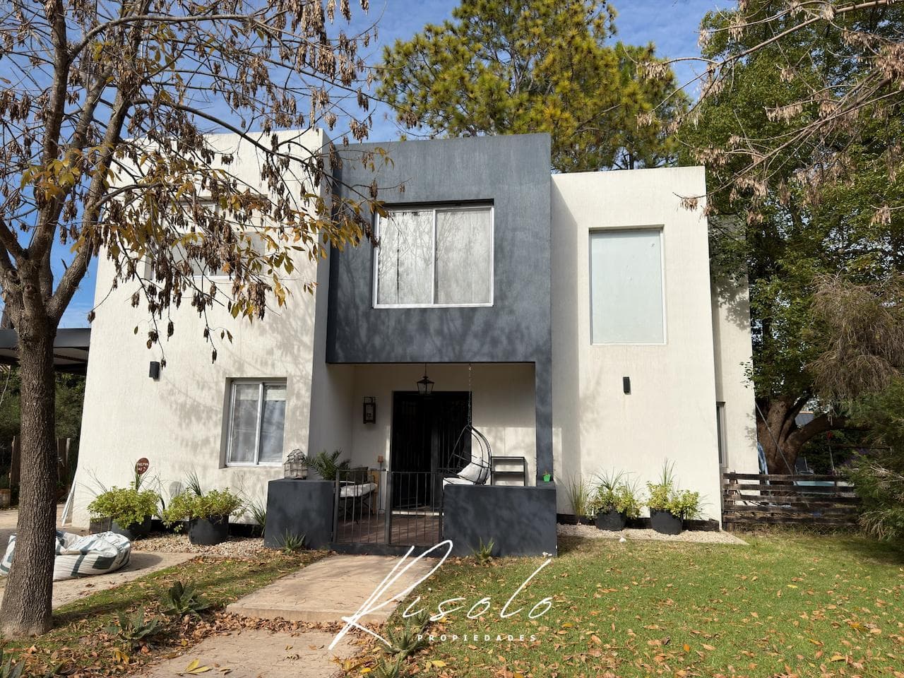 House for Sale, 3 bedrooms. Pool. Separate Kitchen. Gated Community, Escobar