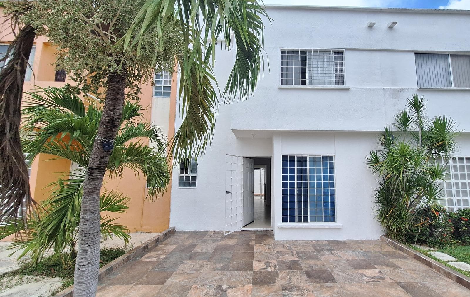 HOUSE FOR SALE IN SOL DEL MAYAB, SM 56, CANCUN, QROO, C4140