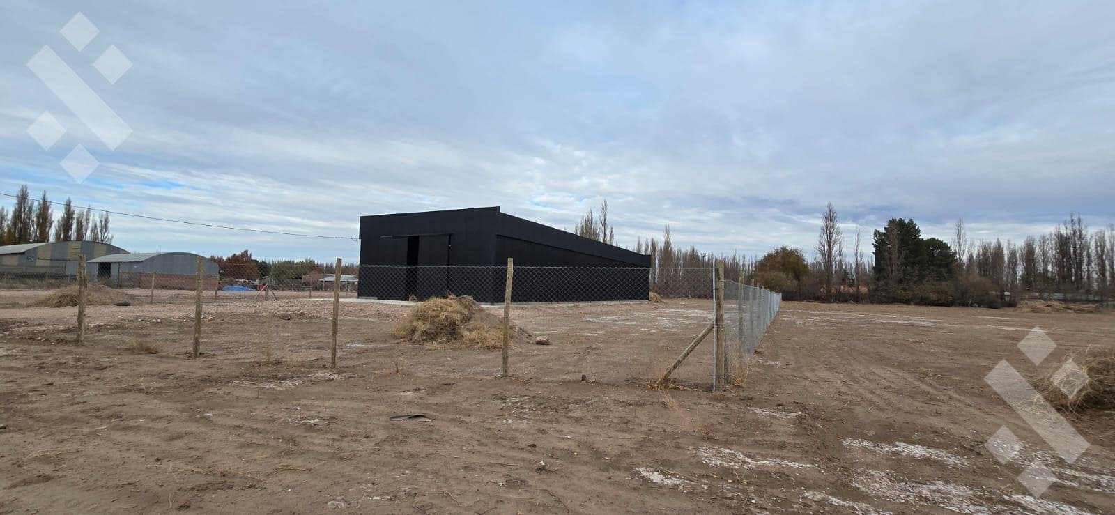 420-square-meter warehouse for rent on a 3,500-square-meter lot on Trenque Lauquen Street in Neuquén