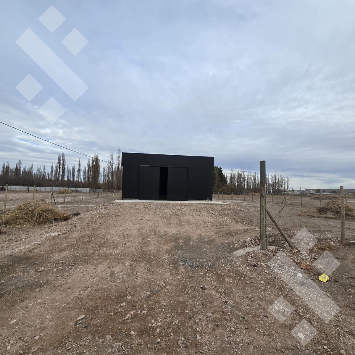 420-square-meter warehouse for rent on a 3,500-square-meter lot on Trenque Lauquen Street in Neuquén