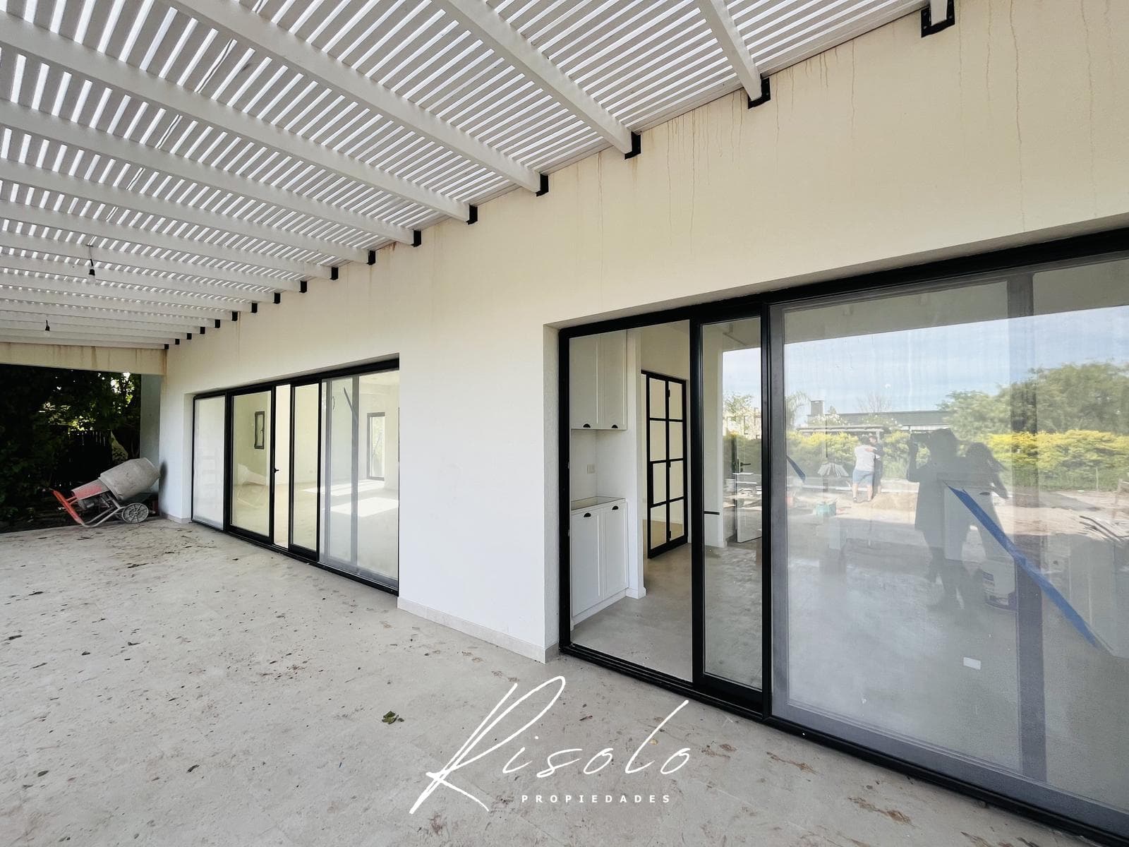 House for Sale, 3 Bedrooms, Pool. Premium. Gated Community, Escobar