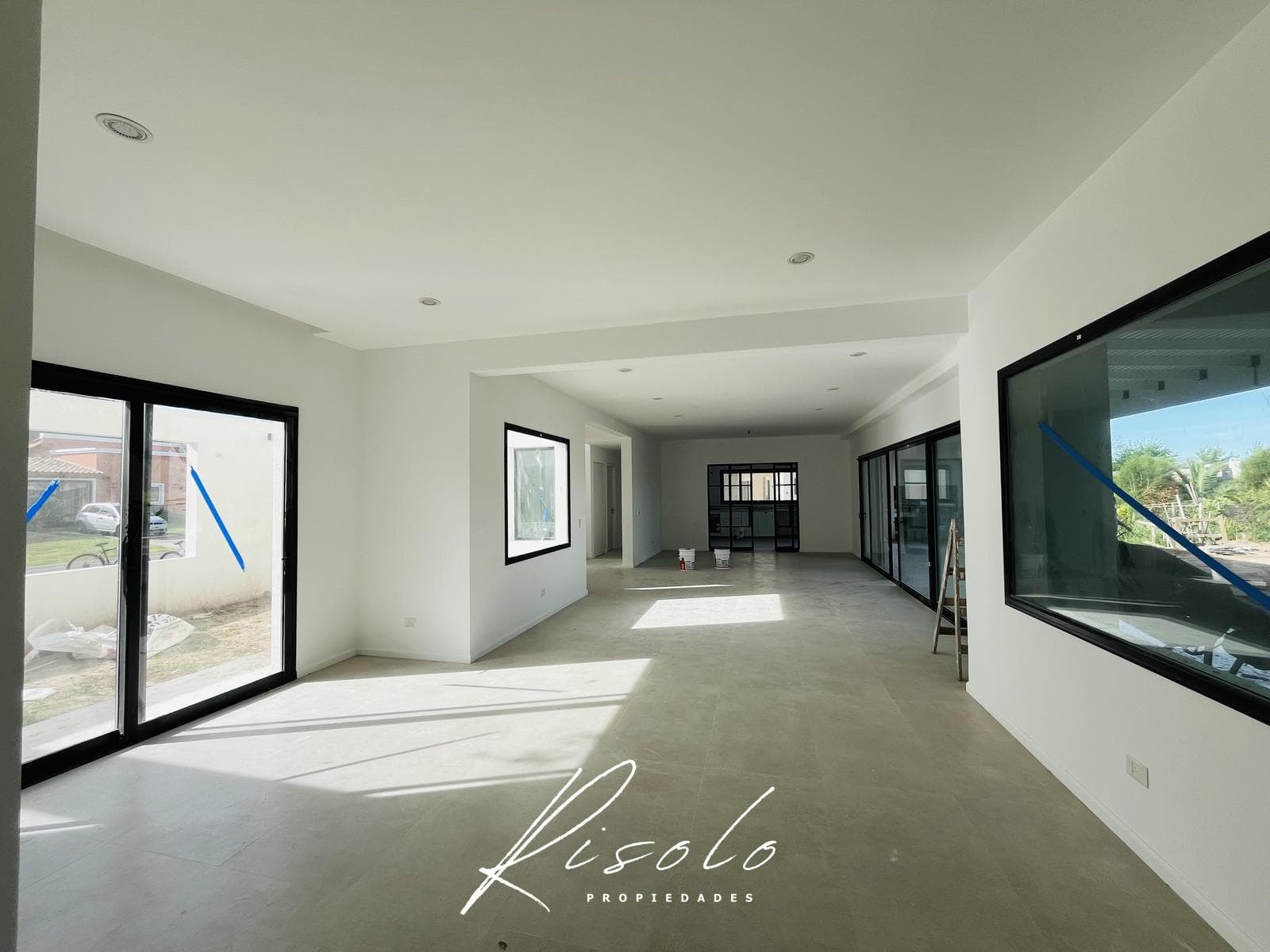 House for Sale, 3 Bedrooms, Pool. Premium. Gated Community, Escobar