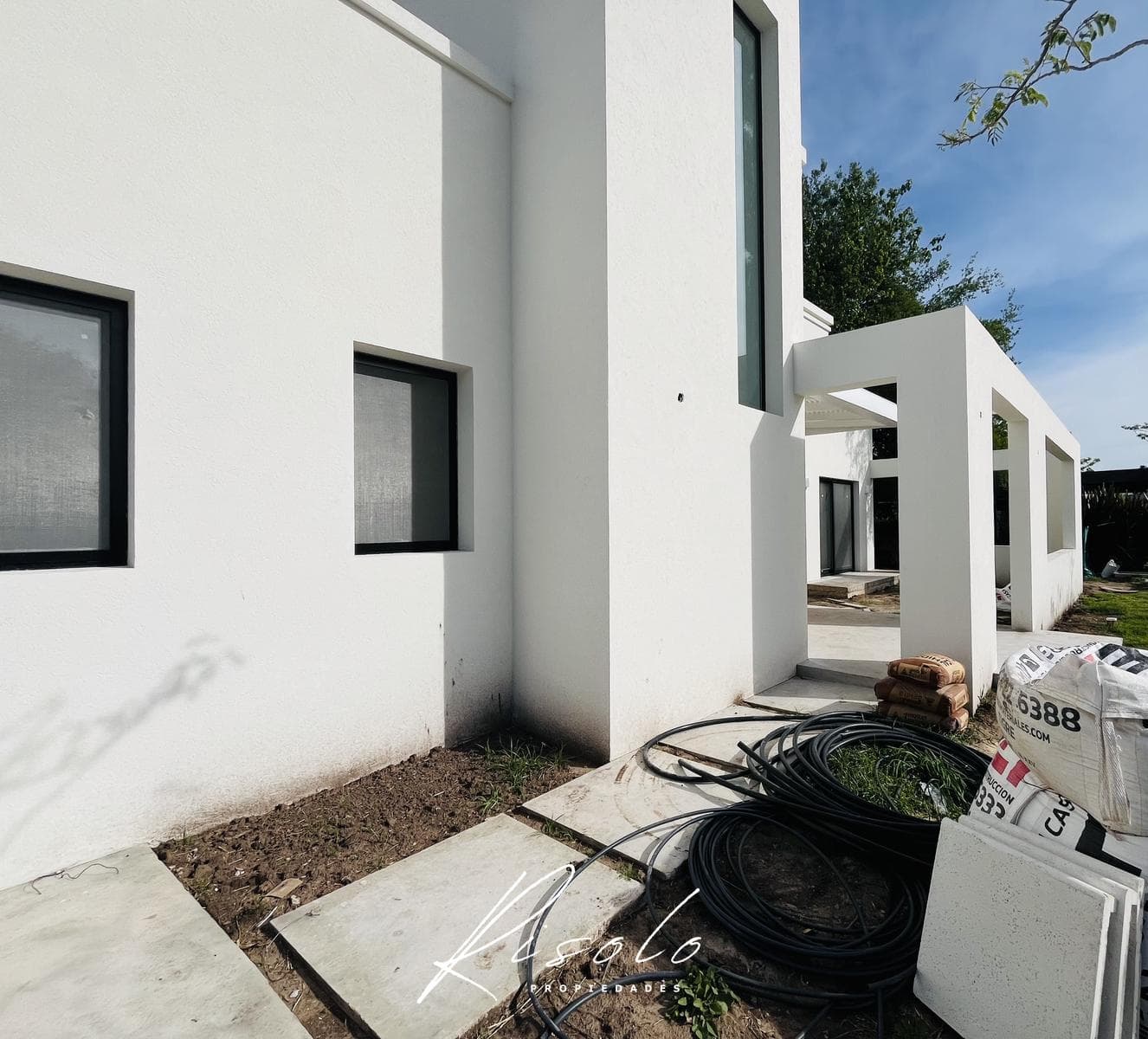 House for Sale, 3 Bedrooms, Pool. Premium. Gated Community, Escobar