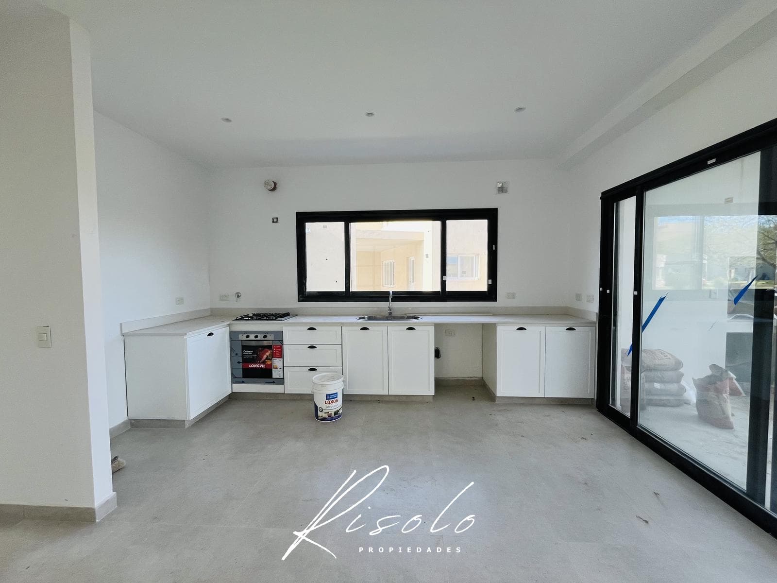 House for Sale, 3 Bedrooms, Pool. Premium. Gated Community, Escobar