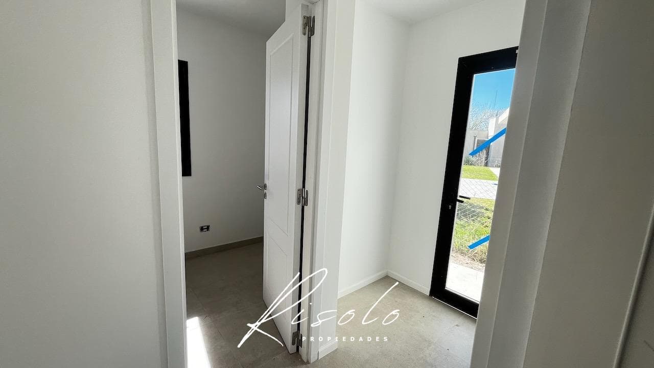 House for Sale, 3 Bedrooms, Pool. Premium. Gated Community, Escobar