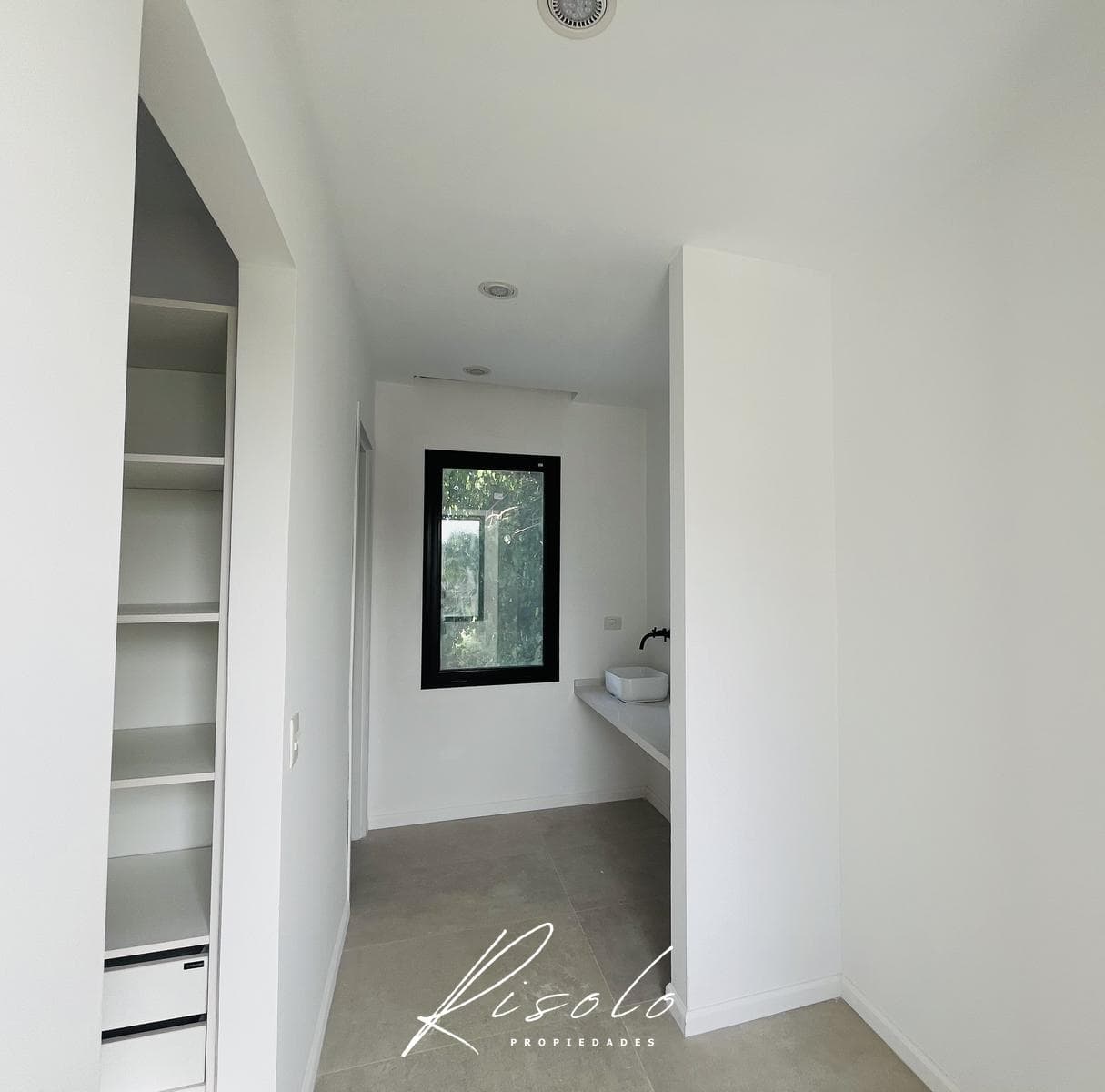 House for Sale, 3 Bedrooms, Pool. Premium. Gated Community, Escobar