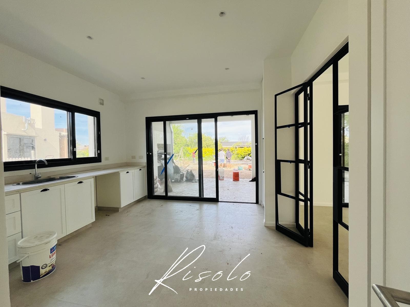 House for Sale, 3 Bedrooms, Pool. Premium. Gated Community, Escobar