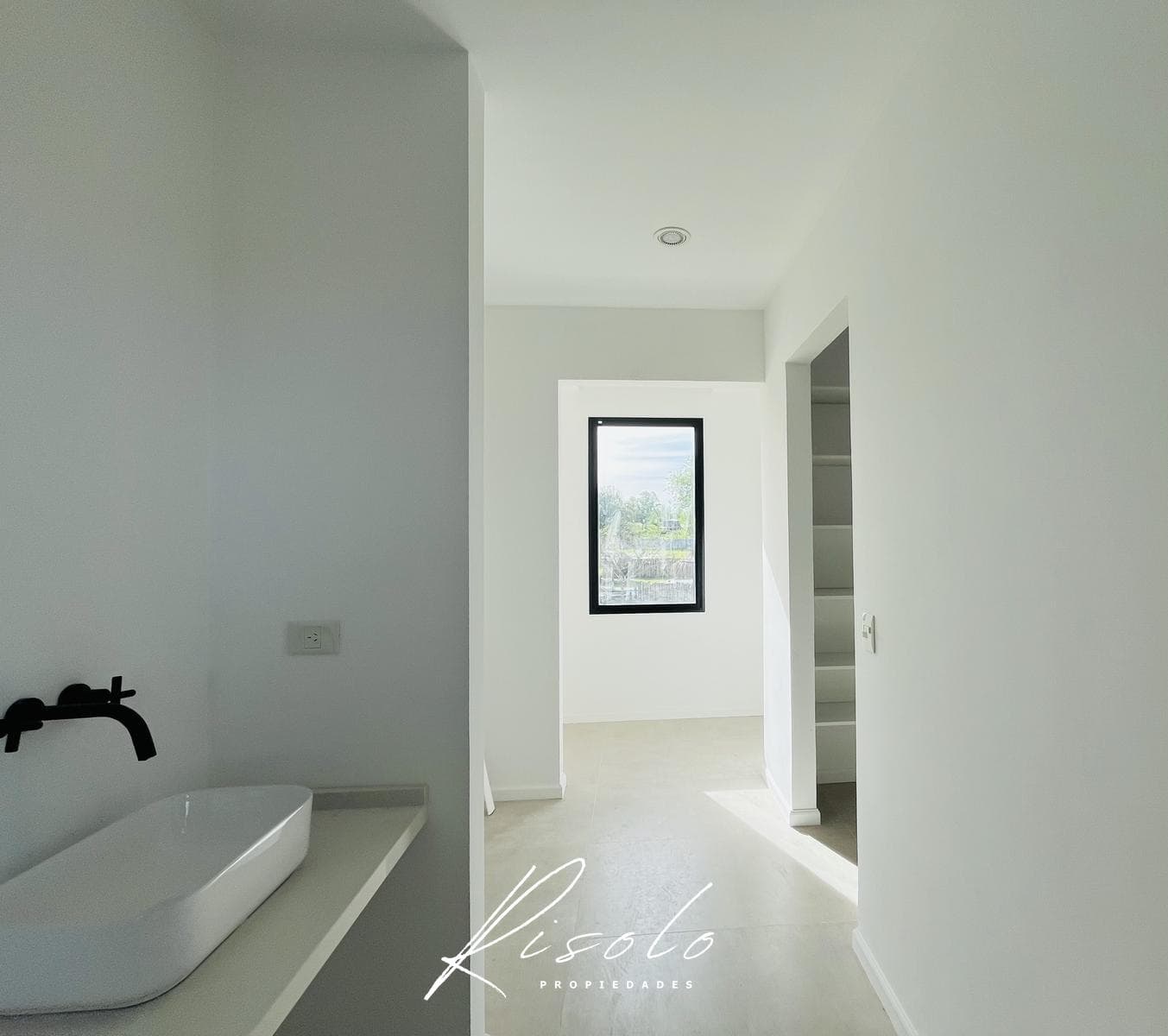 House for Sale, 3 Bedrooms, Pool. Premium. Gated Community, Escobar