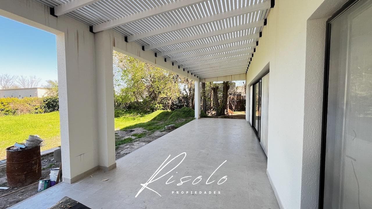 House for Sale, 3 Bedrooms, Pool. Premium. Gated Community, Escobar