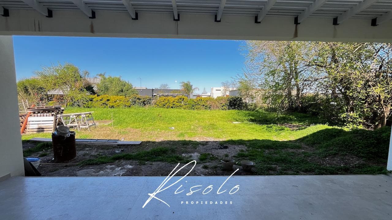 House for Sale, 3 Bedrooms, Pool. Premium. Gated Community, Escobar