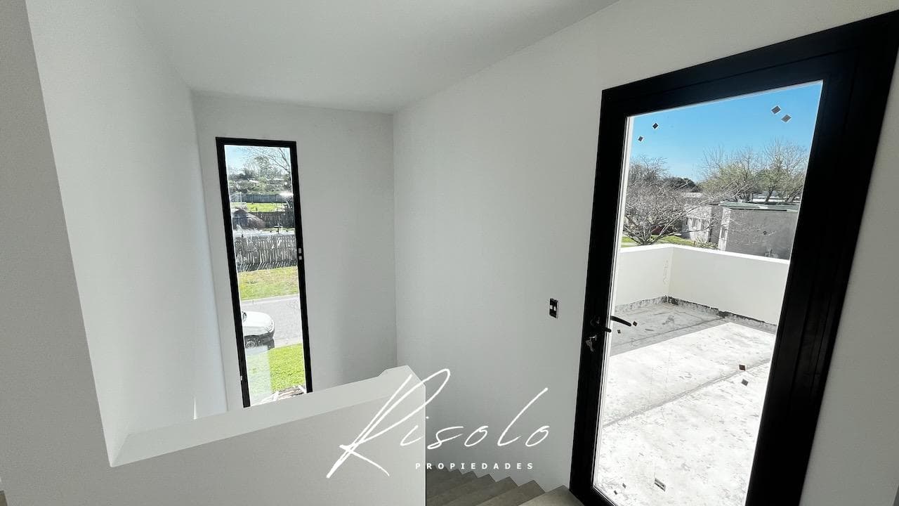 House for Sale, 3 Bedrooms, Pool. Premium. Gated Community, Escobar