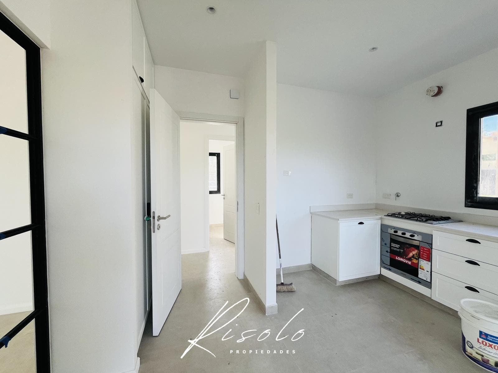 House for Sale, 3 Bedrooms, Pool. Premium. Gated Community, Escobar