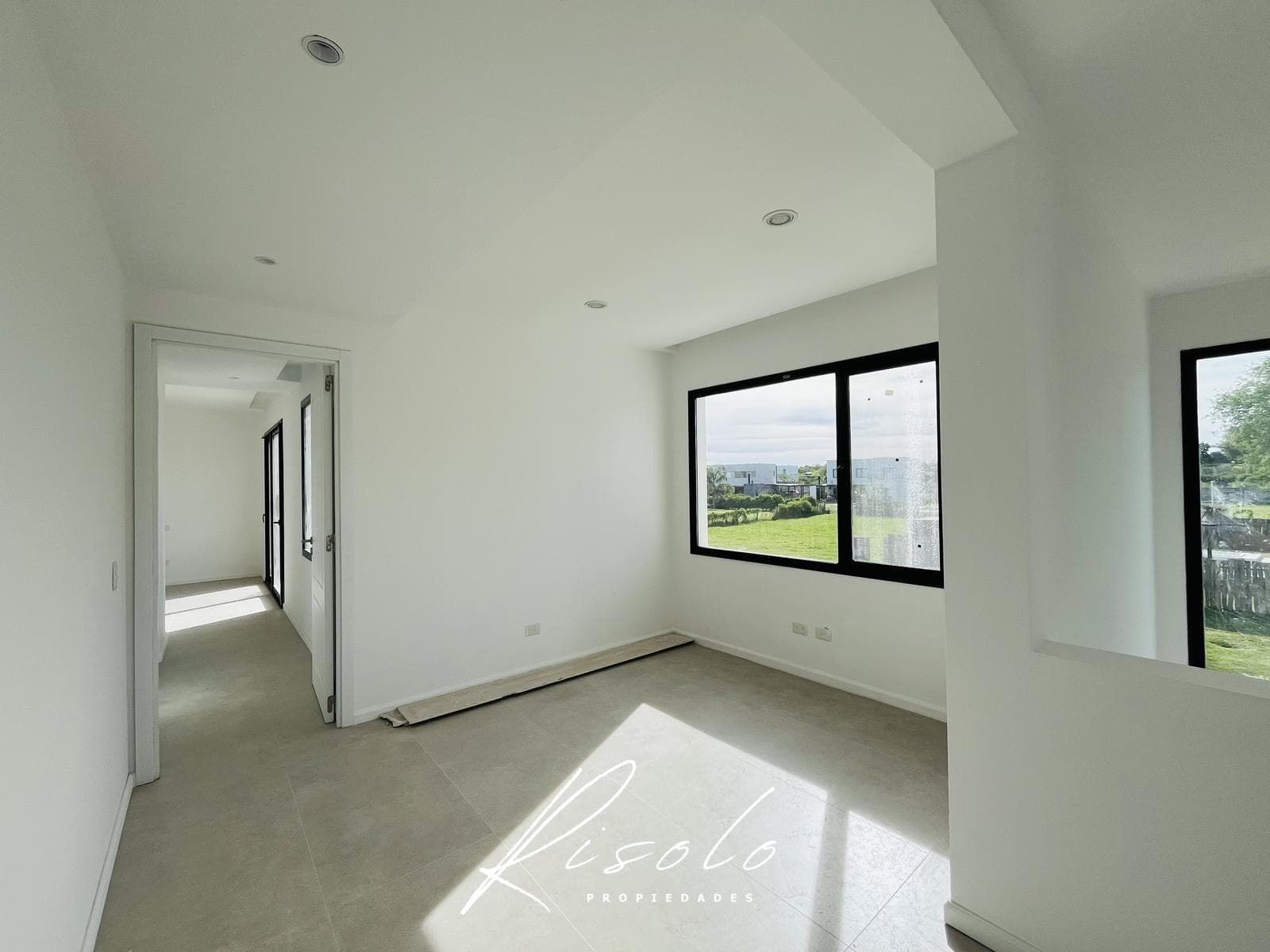 House for Sale, 3 Bedrooms, Pool. Premium. Gated Community, Escobar