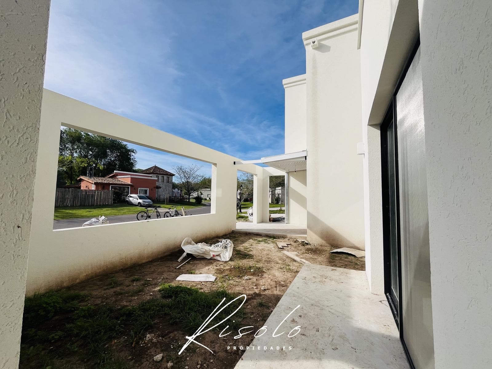 House for Sale, 3 Bedrooms, Pool. Premium. Gated Community, Escobar