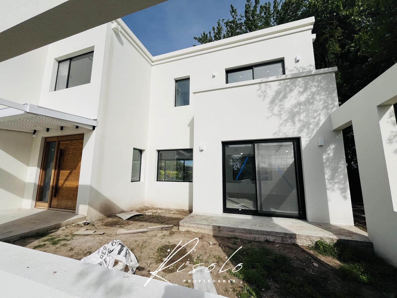 House for Sale, 3 Bedrooms, Pool. Premium. Gated Community, Escobar