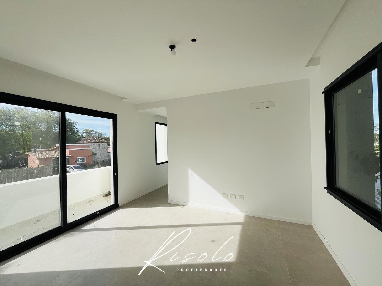 House for Sale, 3 Bedrooms, Pool. Premium. Gated Community, Escobar