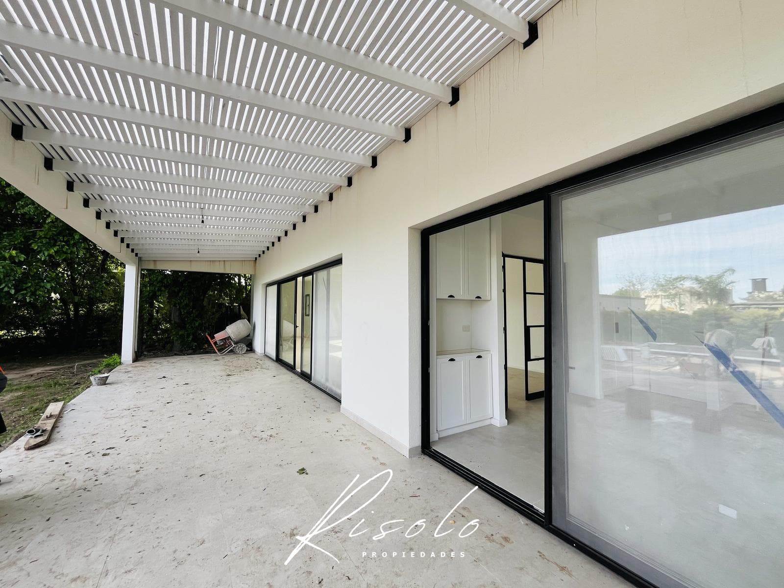 House for Sale, 3 Bedrooms, Pool. Premium. Gated Community, Escobar