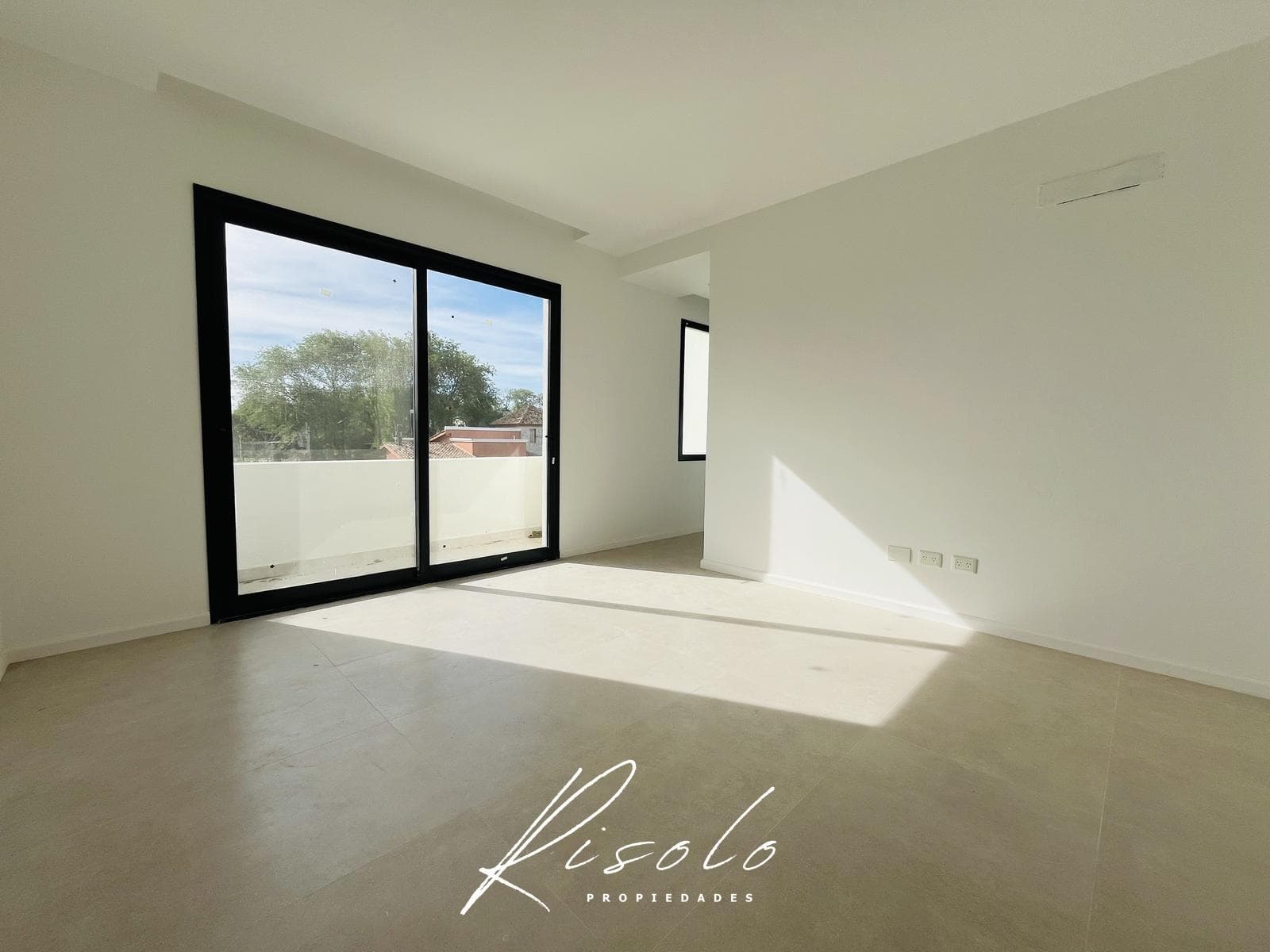 House for Sale, 3 Bedrooms, Pool. Premium. Gated Community, Escobar