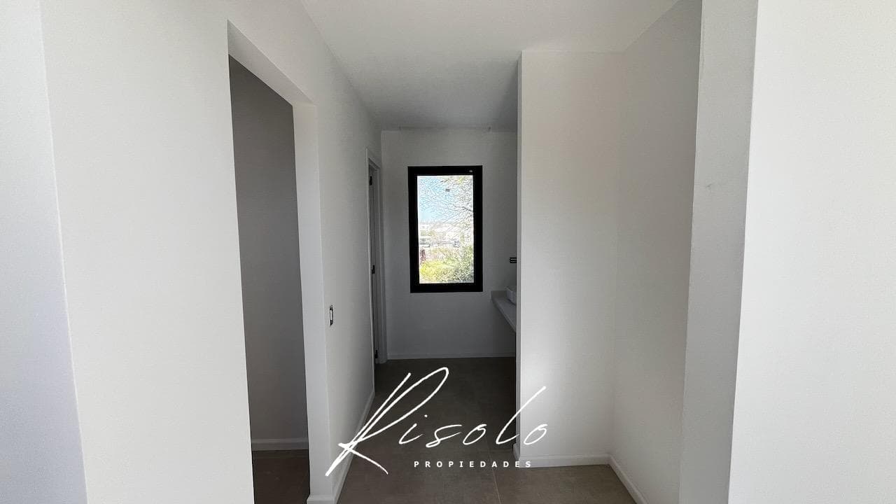 House for Sale, 3 Bedrooms, Pool. Premium. Gated Community, Escobar