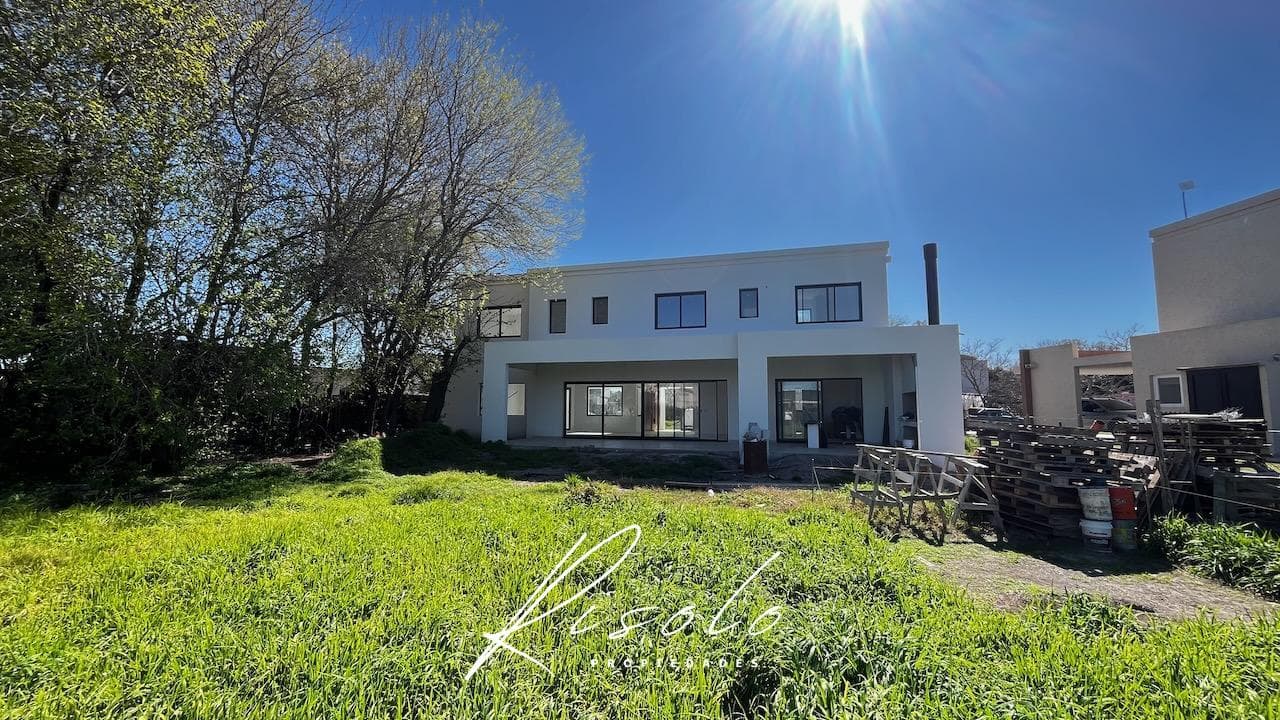 House for Sale, 3 Bedrooms, Pool. Premium. Gated Community, Escobar
