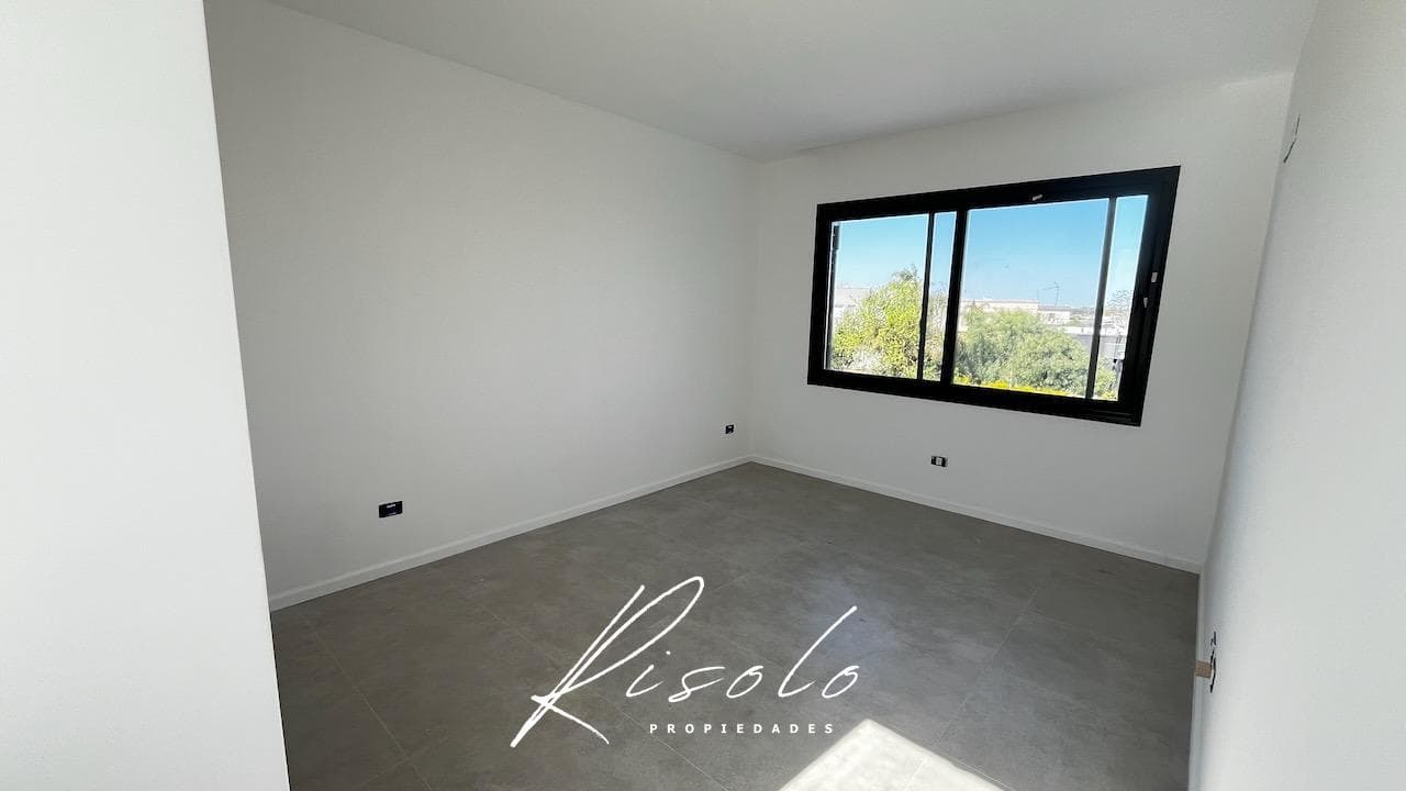 House for Sale, 3 Bedrooms, Pool. Premium. Gated Community, Escobar