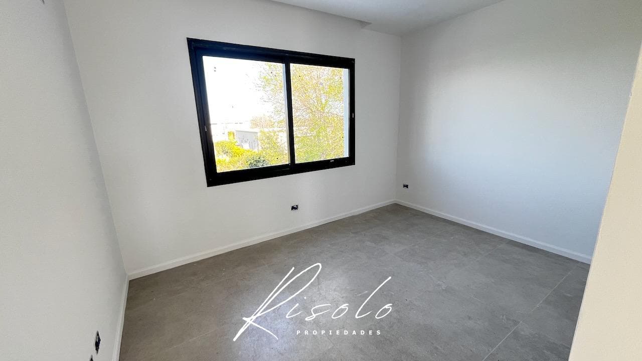 House for Sale, 3 Bedrooms, Pool. Premium. Gated Community, Escobar