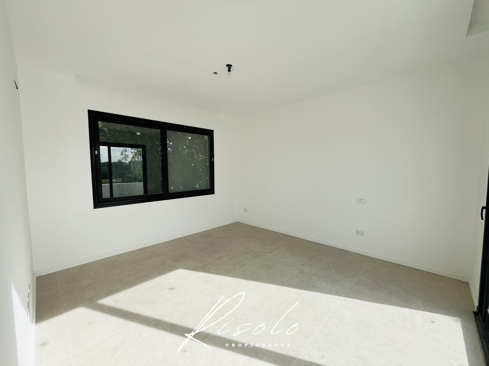House for Sale, 3 Bedrooms, Pool. Premium. Gated Community, Escobar