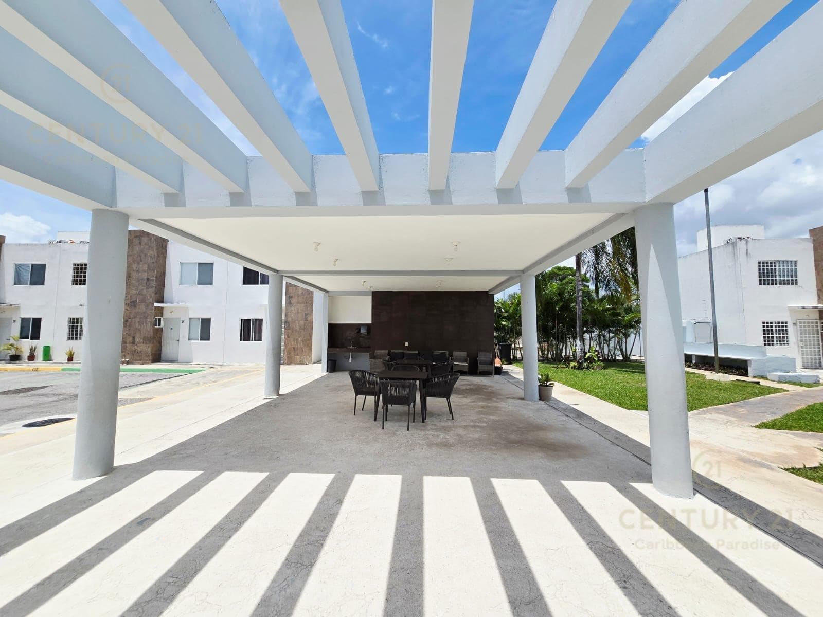 House for Sale on Paseo de los Olivos, 2 Bedrooms, Playa del Carmen