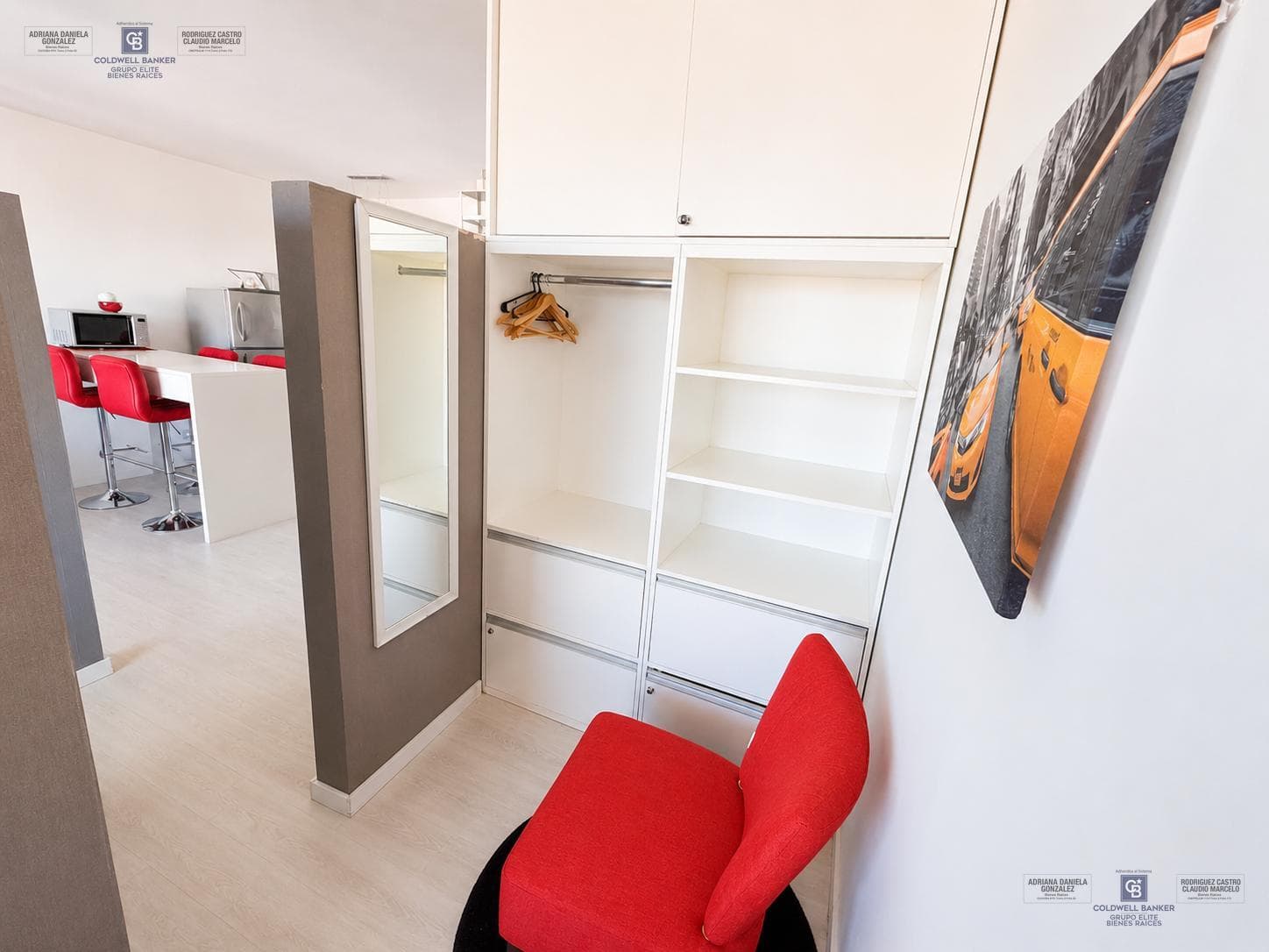 Furnished studio apartment for sale, with partitionable layout, balcony, garage, and full amenities in Puerto Madero