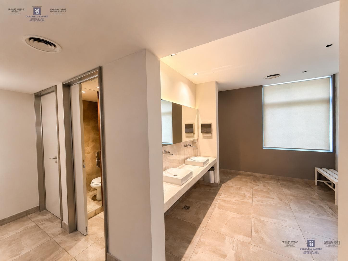 Furnished studio apartment for sale, with partitionable layout, balcony, garage, and full amenities in Puerto Madero