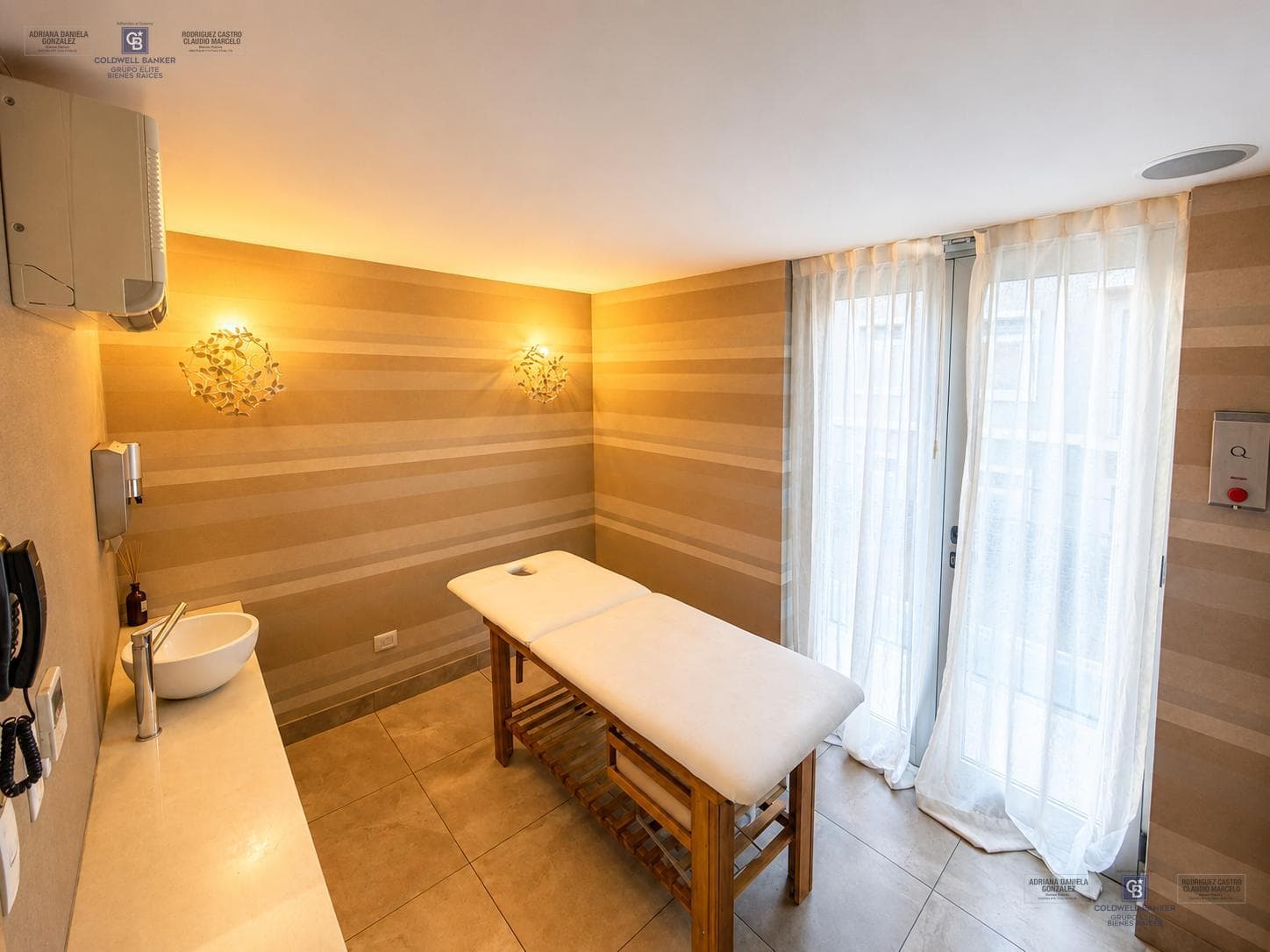 Furnished studio apartment for sale, with partitionable layout, balcony, garage, and full amenities in Puerto Madero