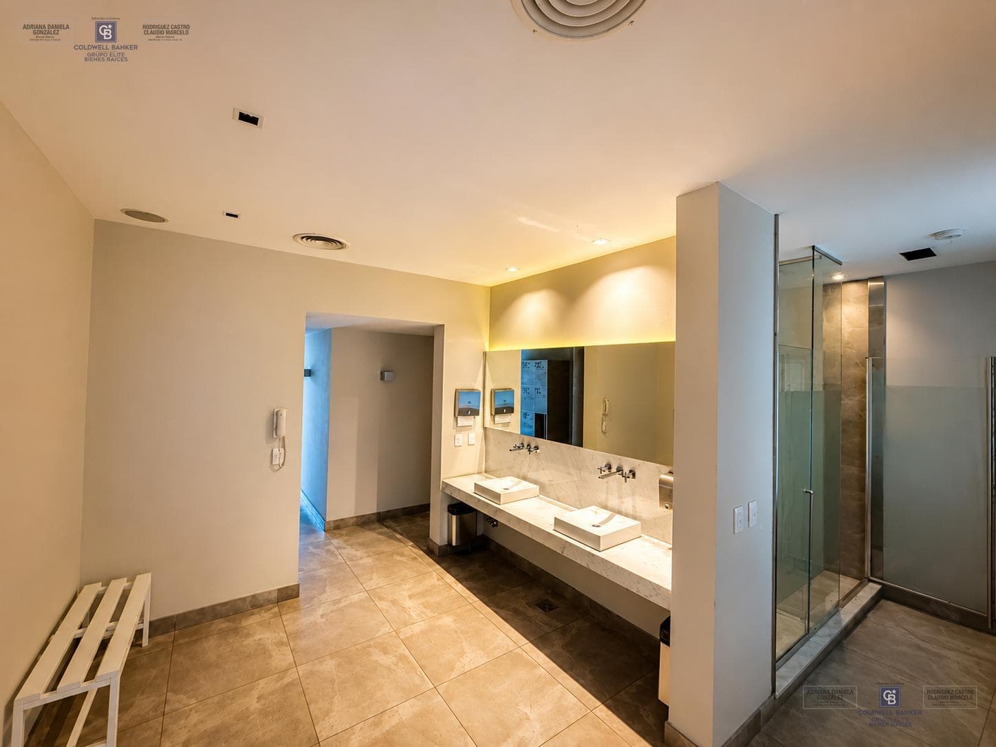 Furnished studio apartment for sale, with partitionable layout, balcony, garage, and full amenities in Puerto Madero