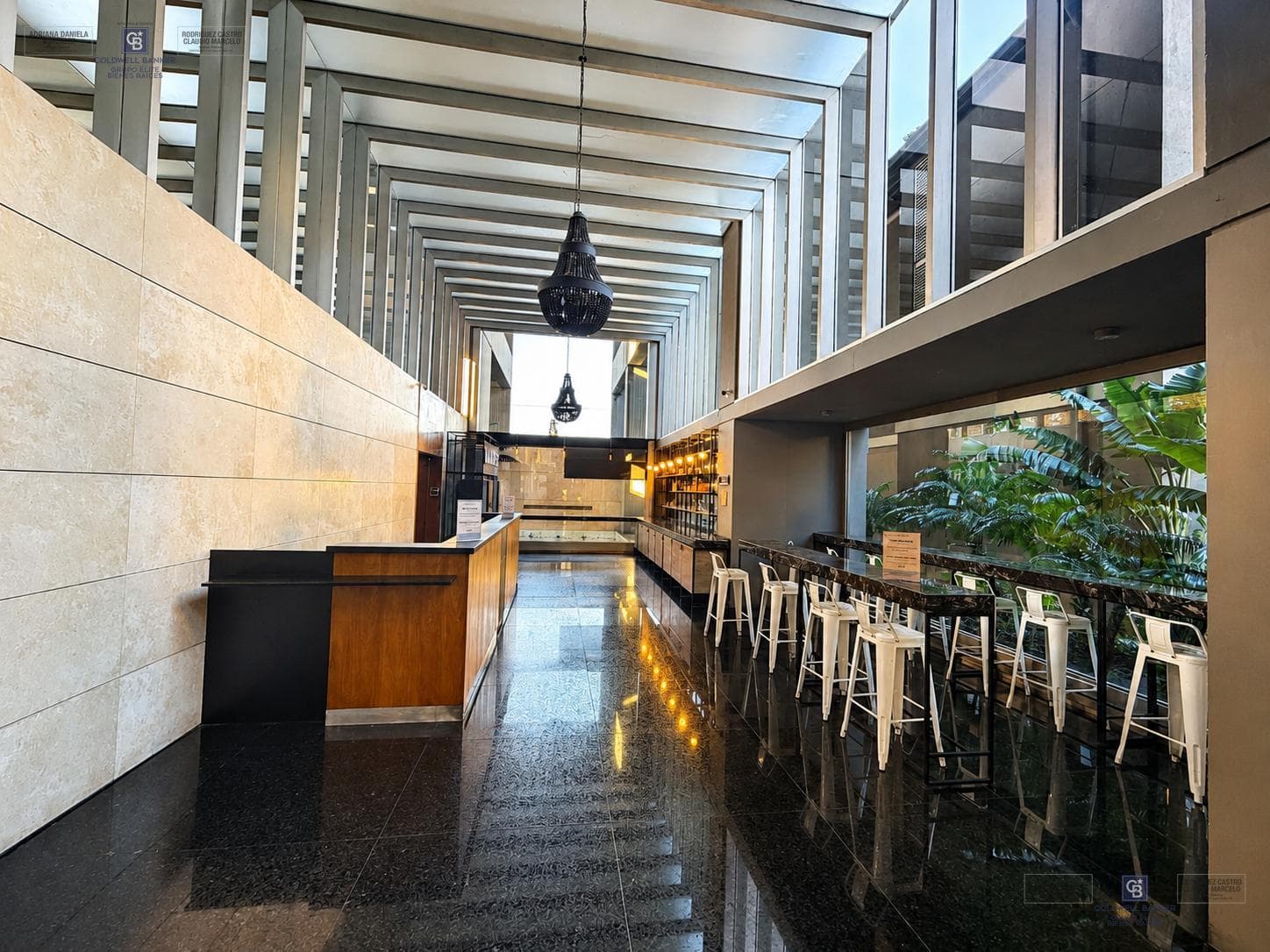Furnished studio apartment for sale, with partitionable layout, balcony, garage, and full amenities in Puerto Madero
