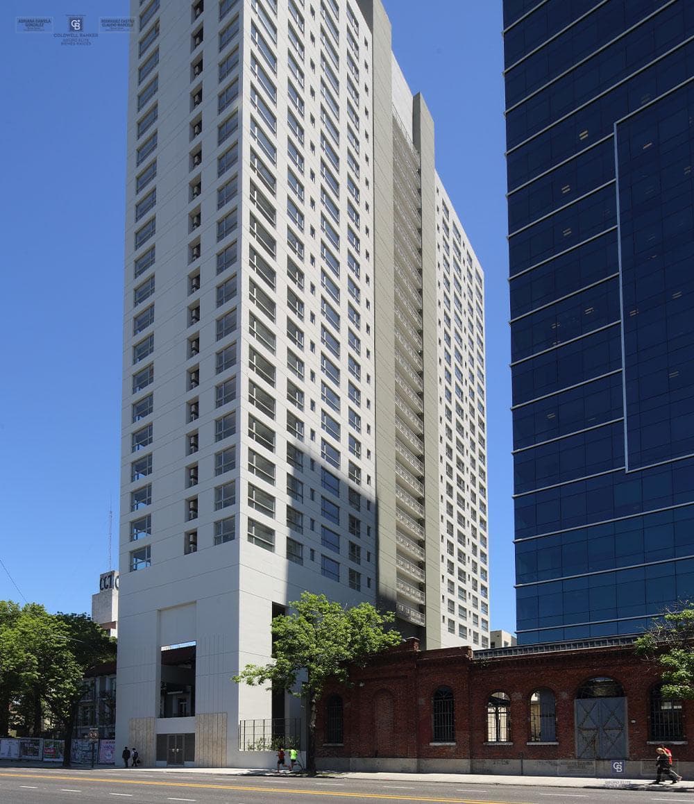 Furnished studio apartment for sale, with partitionable layout, balcony, garage, and full amenities in Puerto Madero