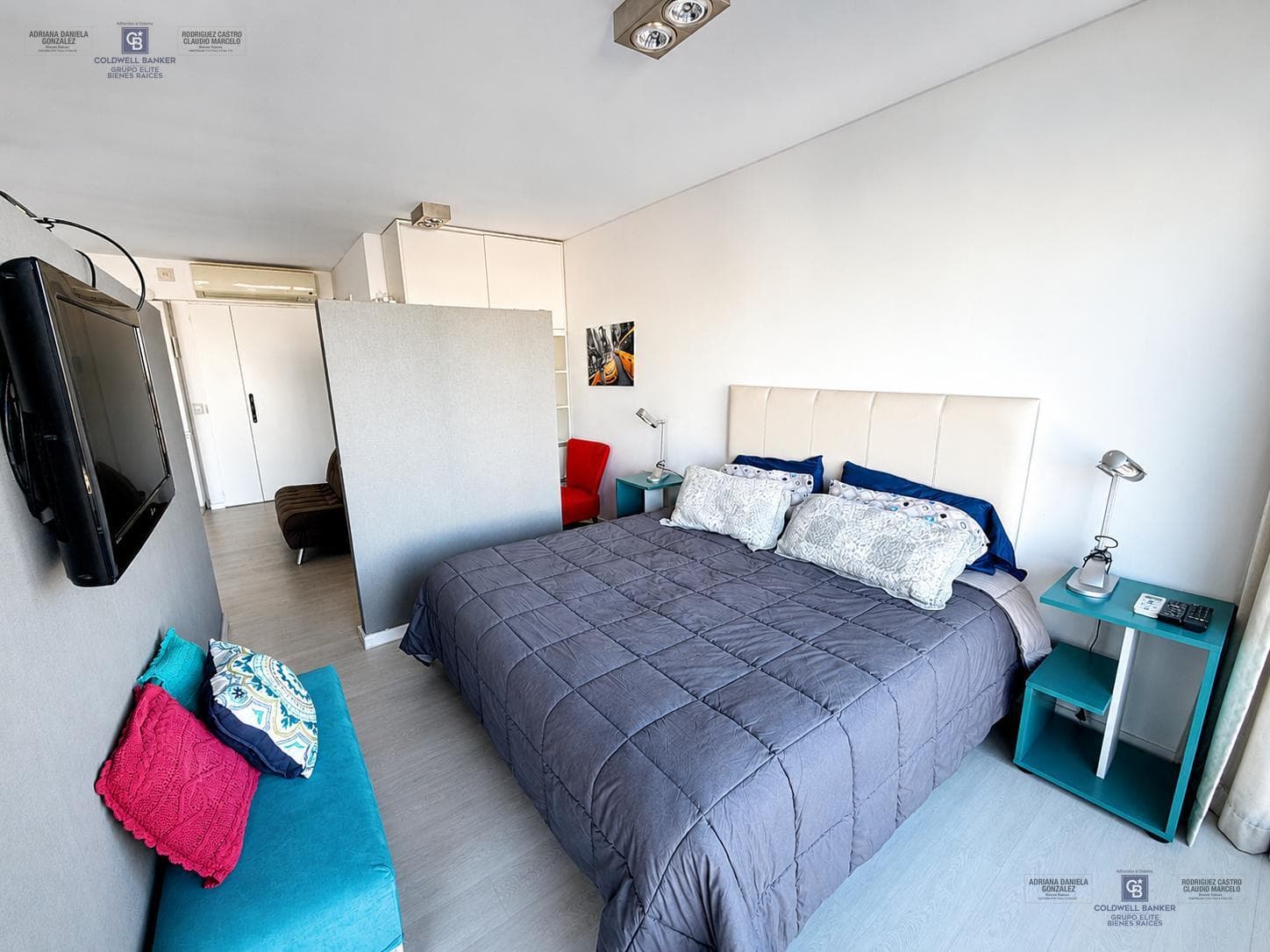 Furnished studio apartment for sale, with partitionable layout, balcony, garage, and full amenities in Puerto Madero