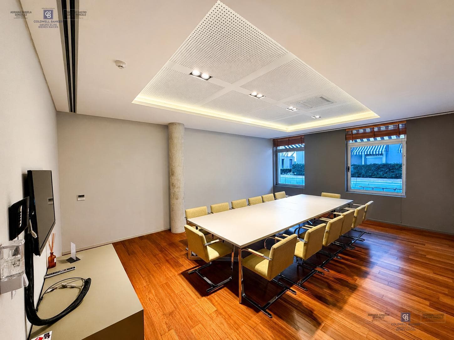 Furnished studio apartment for sale, with partitionable layout, balcony, garage, and full amenities in Puerto Madero