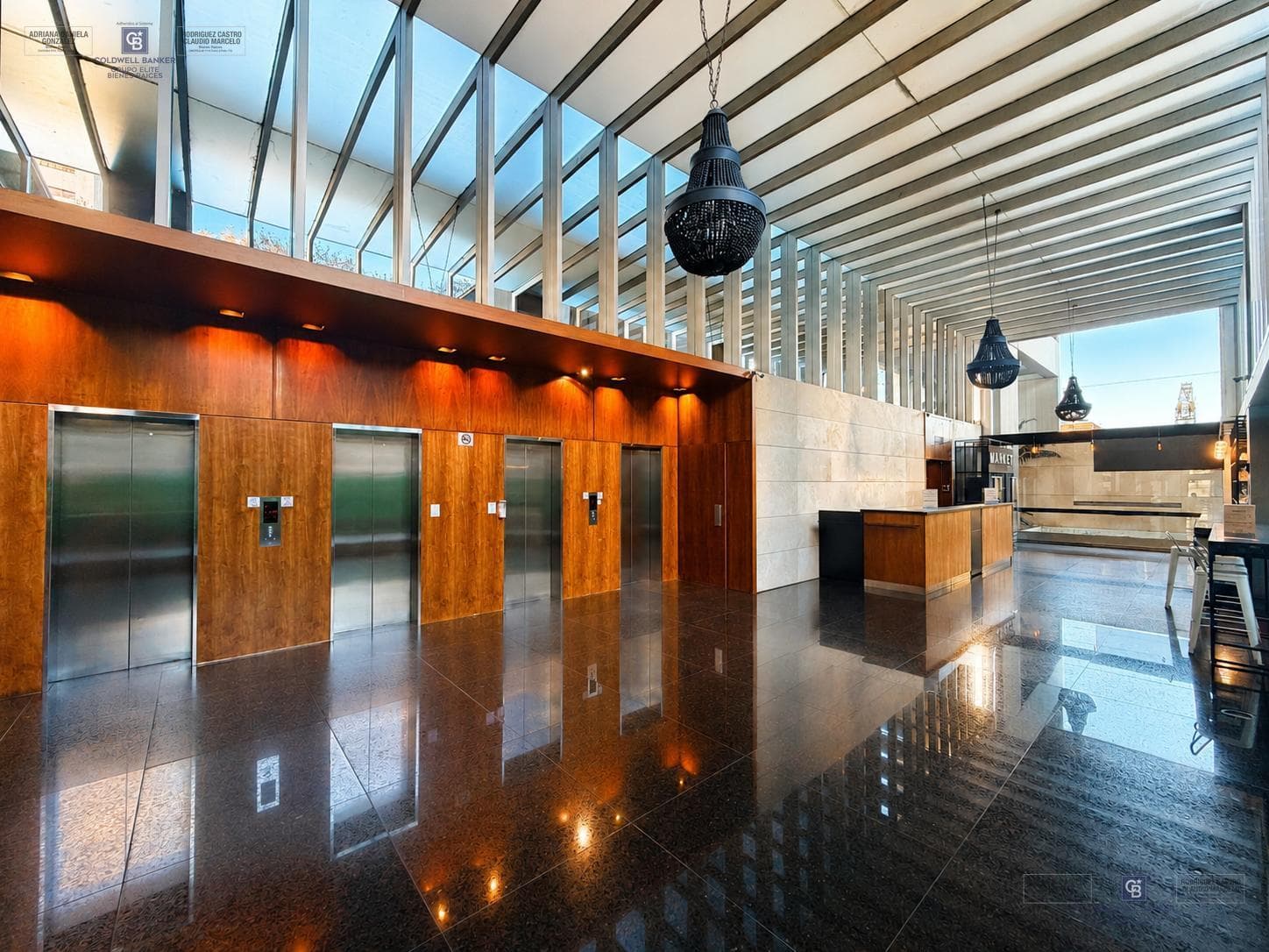 Furnished studio apartment for sale, with partitionable layout, balcony, garage, and full amenities in Puerto Madero
