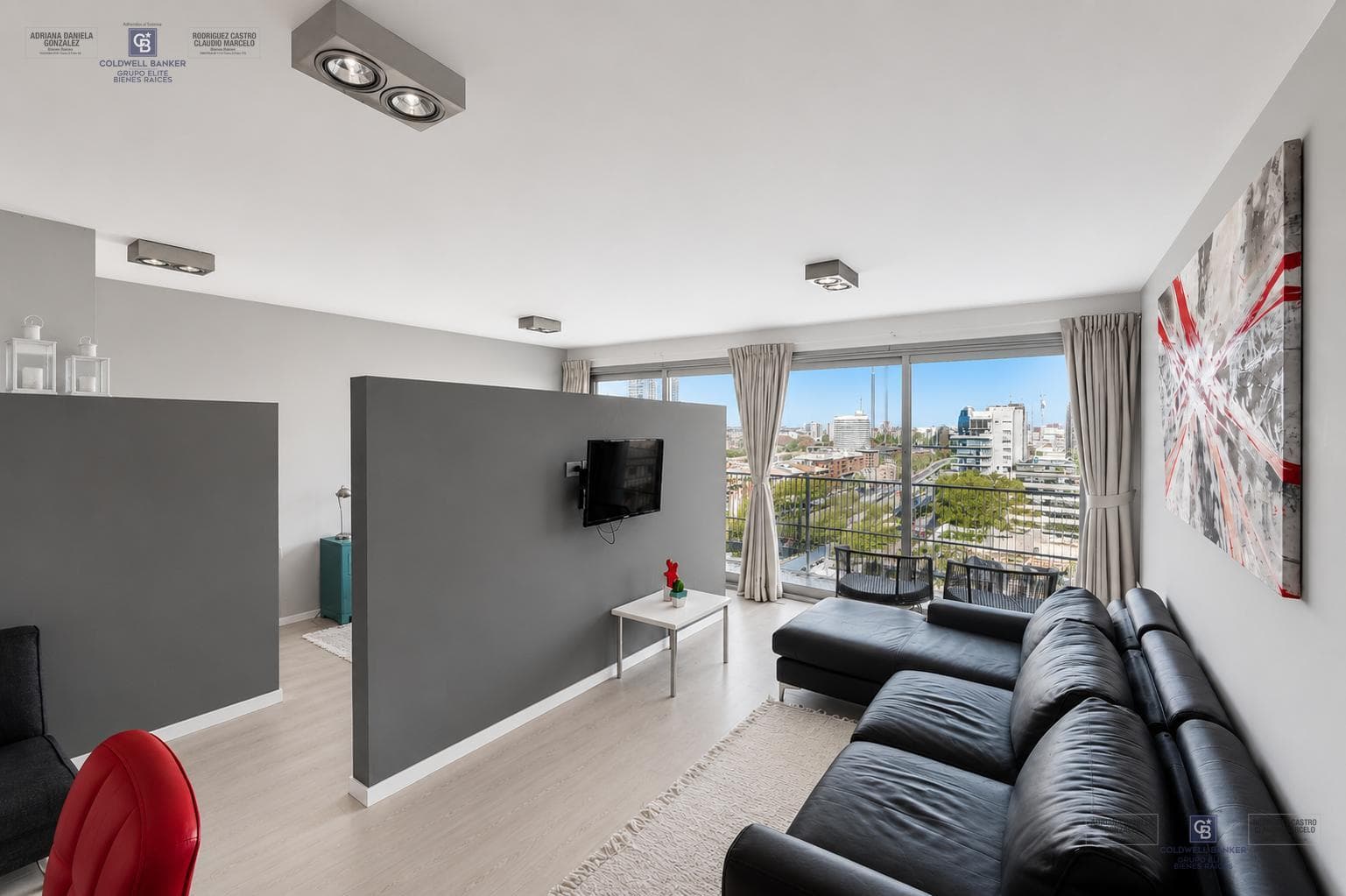 Furnished studio apartment for sale, with partitionable layout, balcony, garage, and full amenities in Puerto Madero