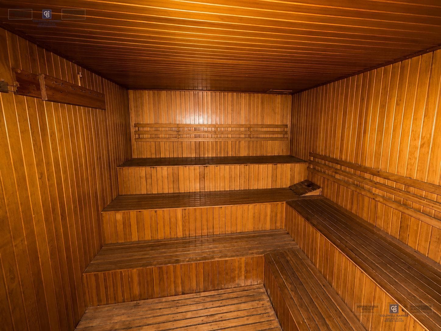 Furnished studio apartment for sale, with partitionable layout, balcony, garage, and full amenities in Puerto Madero