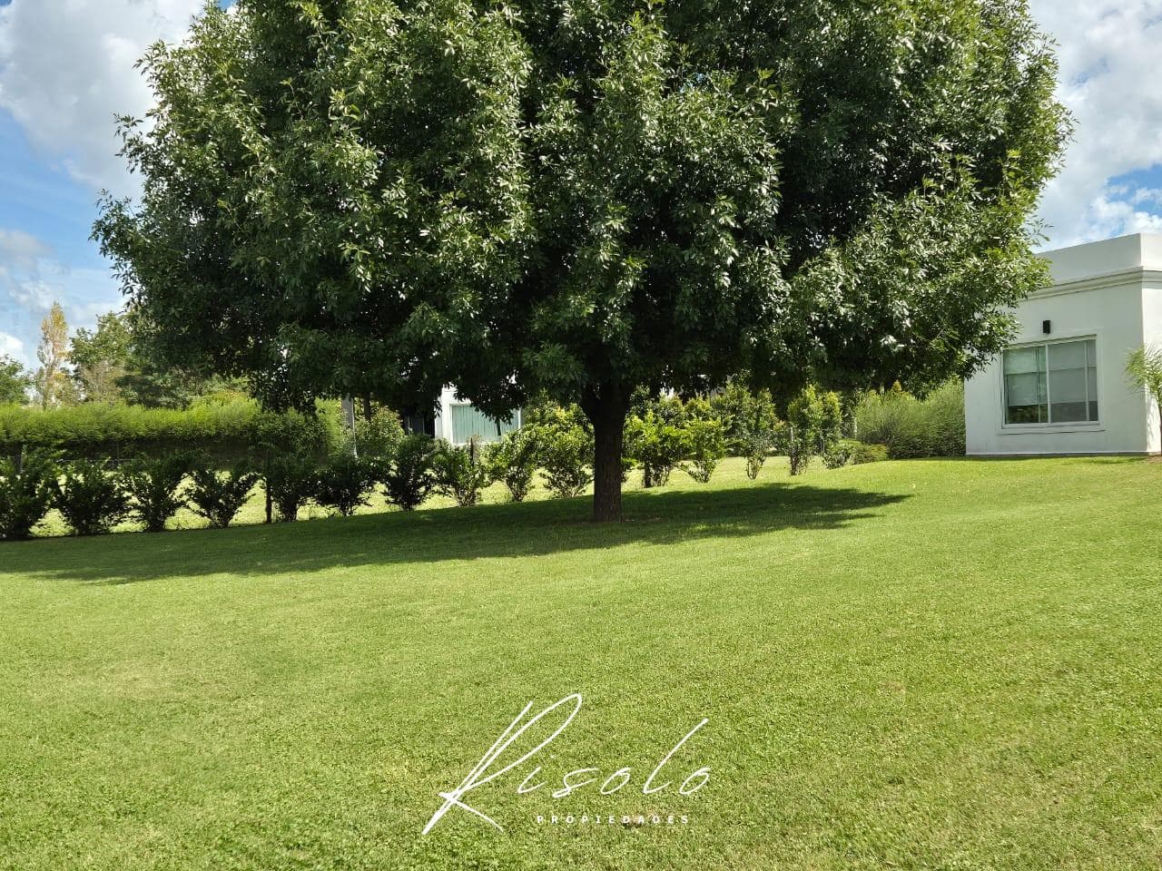 House for Sale, 1,100 m² lot, pool, barbecue, 3 bedrooms. Gated Community, Escobar