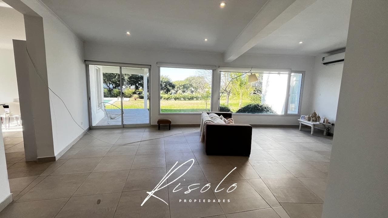 House for Sale, 1,100 m² lot, pool, barbecue, 3 bedrooms. Gated Community, Escobar