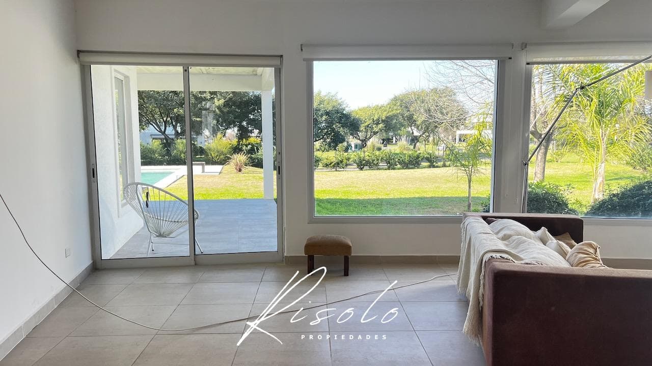 House for Sale, 1,100 m² lot, pool, barbecue, 3 bedrooms. Gated Community, Escobar