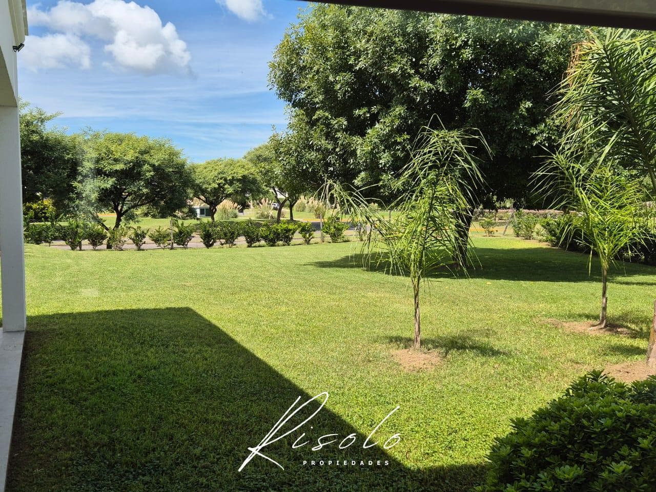House for Sale, 1,100 m² lot, pool, barbecue, 3 bedrooms. Gated Community, Escobar