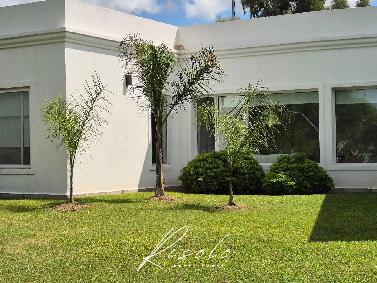 House for Sale, 1,100 m² lot, pool, barbecue, 3 bedrooms. Gated Community, Escobar